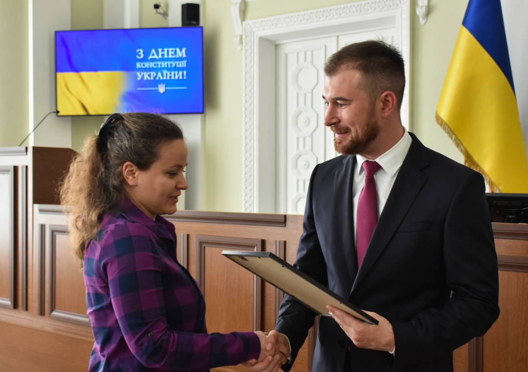 День Конституції - вручили перші медалі "За оборону Чернігова" тим, хто захистив місто від збройної агресії армії рф