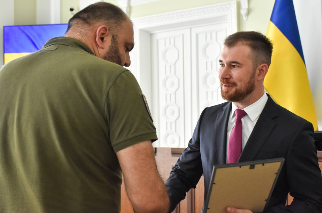 День Конституції - вручили перші медалі "За оборону Чернігова" тим, хто захистив місто від збройної агресії армії рф
