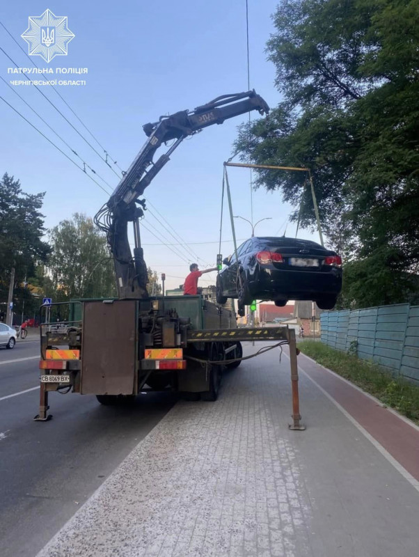Кількість алкоголю перевищувала норму у 20 разів: у Чернігові водій скоїв ДТП та зник з місця події