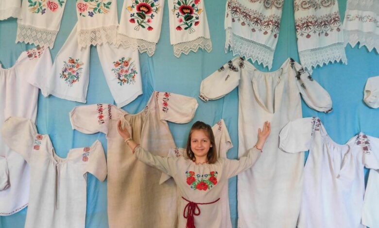 Колекція вишиванок і рушників: у Остерському будинку культури оформили світлицю (Фото)