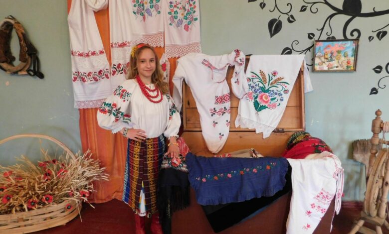 Колекція вишиванок і рушників: у Остерському будинку культури оформили світлицю (Фото)