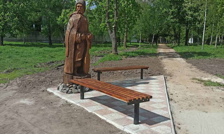 Козак із бандурою з висохлого дерева віднедавна прикрашає Березну