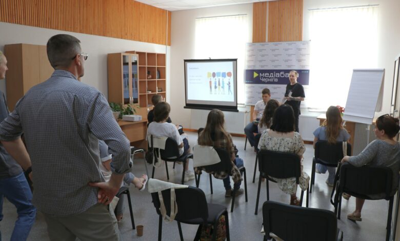 Літня медіашкола: у Чернігові навчають майбутніх журналістів (Фото)