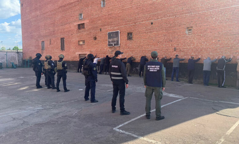 На Чернігівщині поліція повідомила про підозру групі зловмисників у наркоторгівлі (Фото)