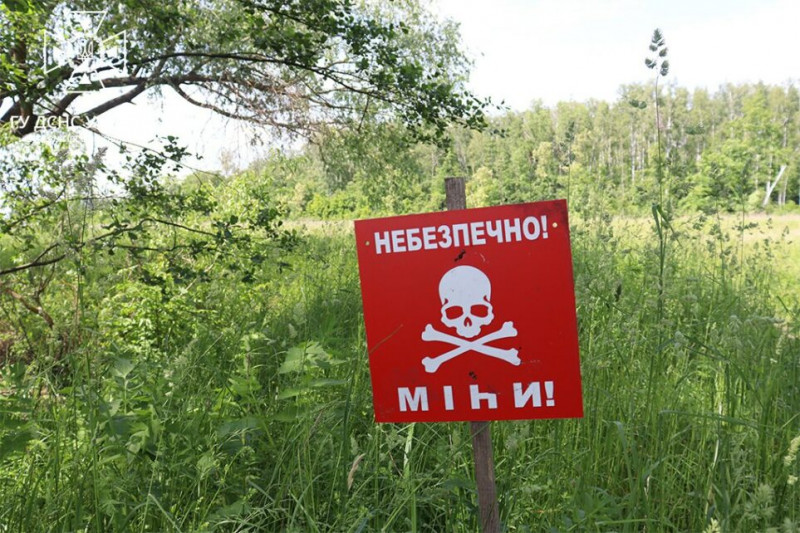 На Чернігівщині сапери продовжують очищати території від вибухонебезпечних предметів