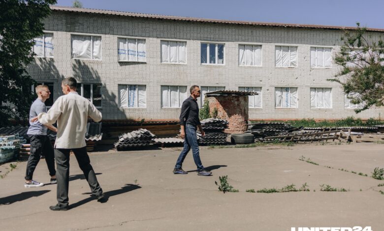Шевченко та Зінченко відвідали ліцей Михайла Коцюбинського на деокупованій території Чернігівщини (Фото)
