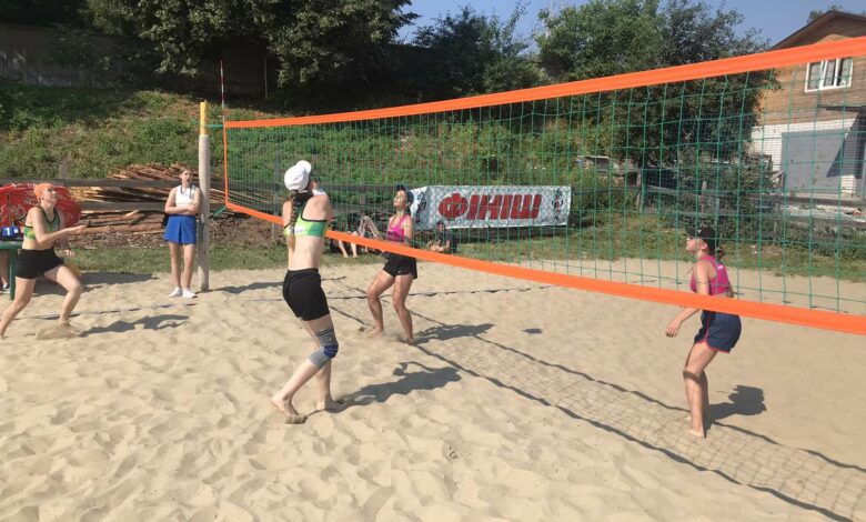 У Чернігові відбувся чемпіонат із пляжного волейболу серед юнаків та дівчат (Фото)