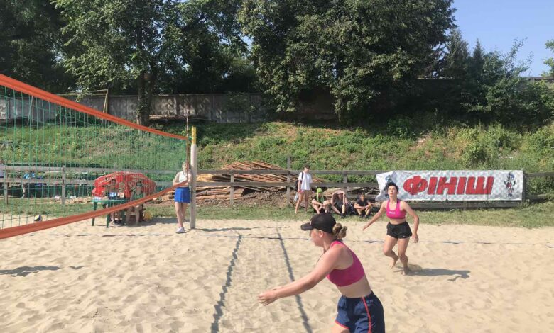 У Чернігові відбувся чемпіонат із пляжного волейболу серед юнаків та дівчат (Фото)