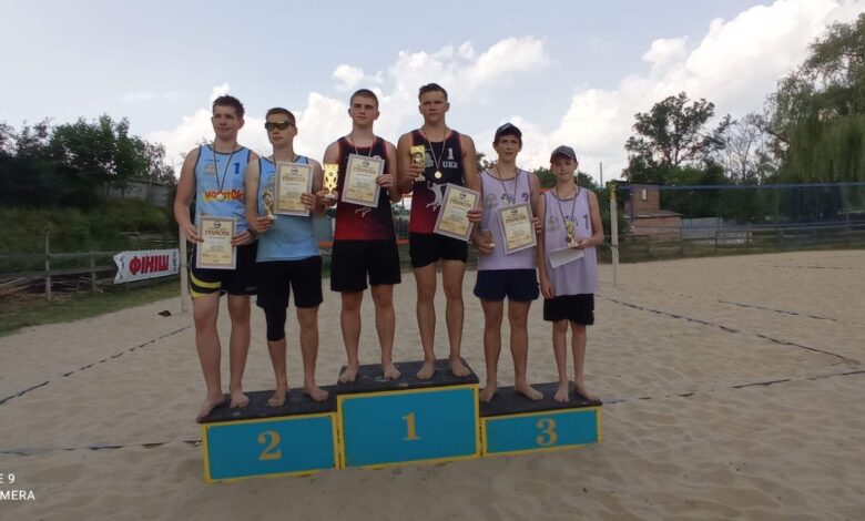 У Чернігові відбувся чемпіонат із пляжного волейболу серед юнаків та дівчат (Фото)