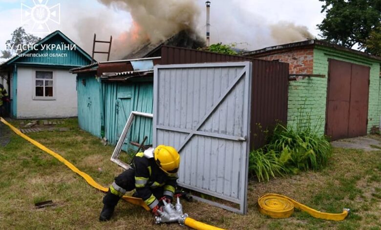 У Чернігові вогнеборці ліквідували загоряння в приватному господарстві (Фото)