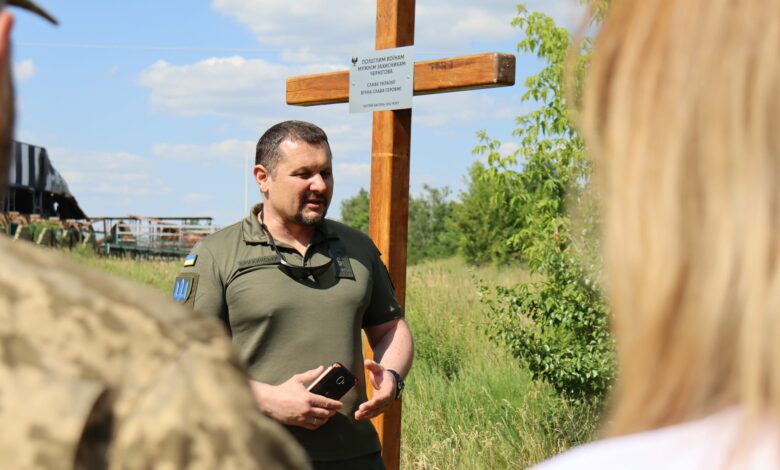 У Чернігові встановили пам’ятний хрест захисникам міста (Фото)