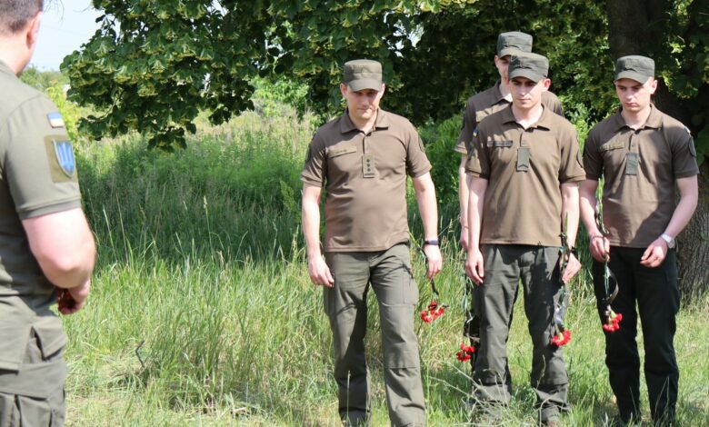 У Чернігові встановили пам’ятний хрест захисникам міста (Фото)