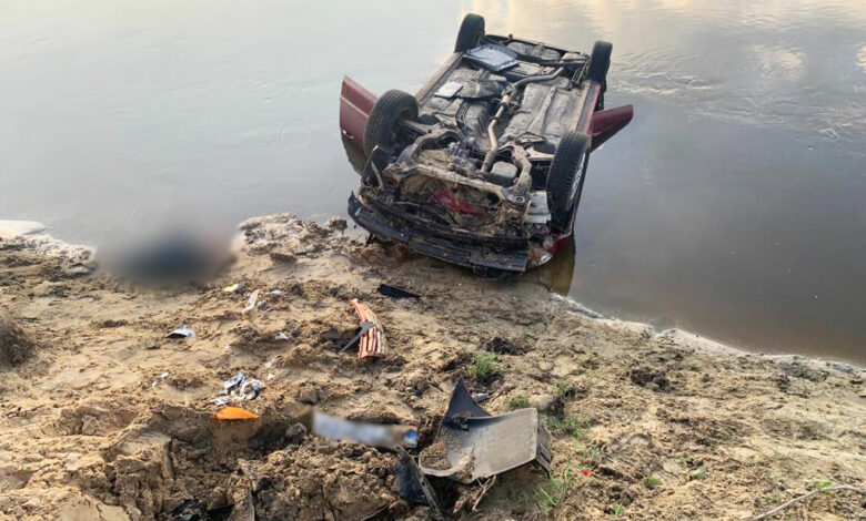 У Корюківському районі автівка злетіла у Десну: одна людина загинула, двоє – травмовані (Фото)