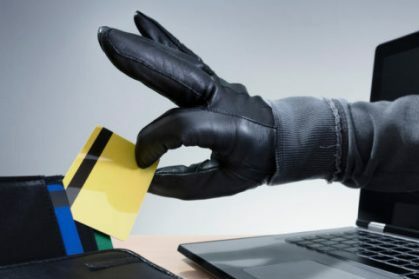 Виставив на продаж: у жителя Чернігівщини шахраї зняли гроші з картки