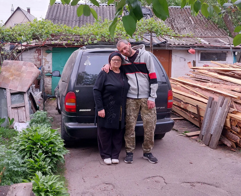 Загинули в один день: історія батька та сина Костюків з Чернігова, які разом захищали Україну (Фото)