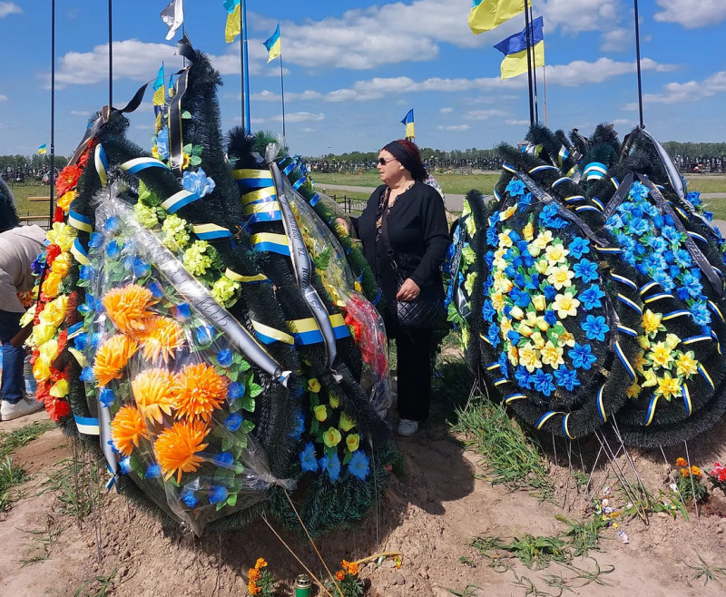 Загинули в один день: історія батька та сина Костюків з Чернігова, які разом захищали Україну (Фото)
