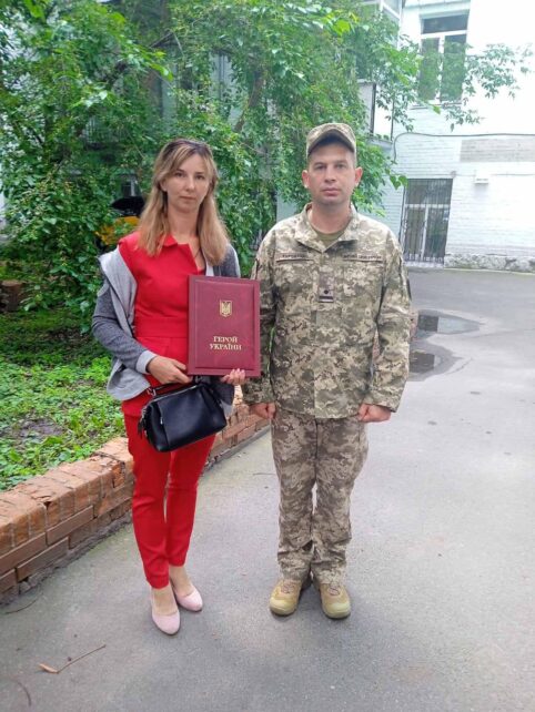 Зеленський передав орден «Золота Зірка» дружині загиблого Героя з Чернігівщини