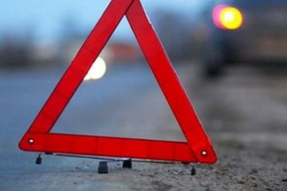 На Чернігівщині не розминулися дві автівки: двох людей госпіталізували