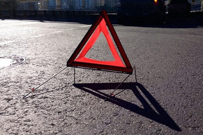 На Чернігівщині п’яний водій в’їхав у дерево: один із пасажирів загинув на місці ДТП