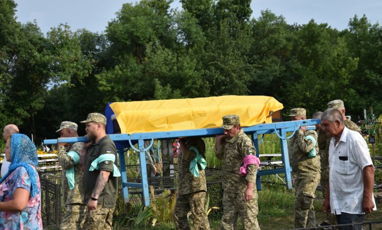 Носівка прощалася із загиблим воїном