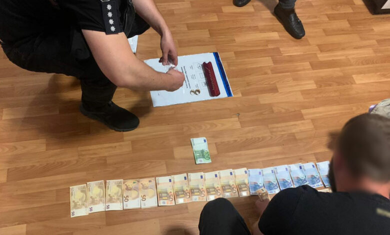 Поліцейські затримали чоловіка, який викрав 700 тисяч гривень з оселі прилучанина (Фото)
