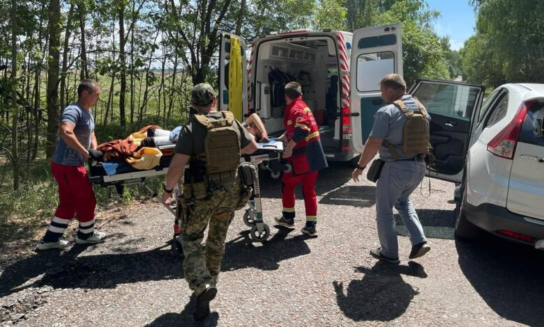 Рашисти завдали потужного удару по центру села на Чернігівщині: троє поранених (Фото)