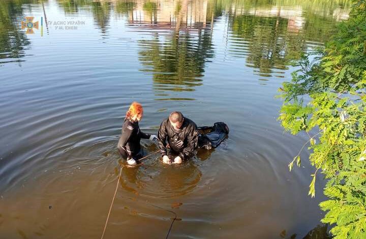 Рятувальники дістали з Десни тіло 34-річного чоловіка