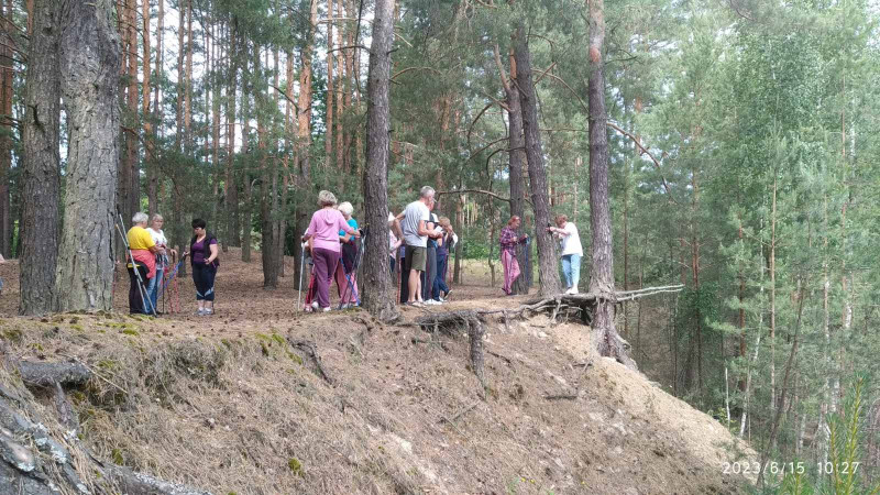 «Рух – це життя»: в Батурині заняття зі скандинавської ходи відновили через півтора тижні після 24 лютого (Фото)