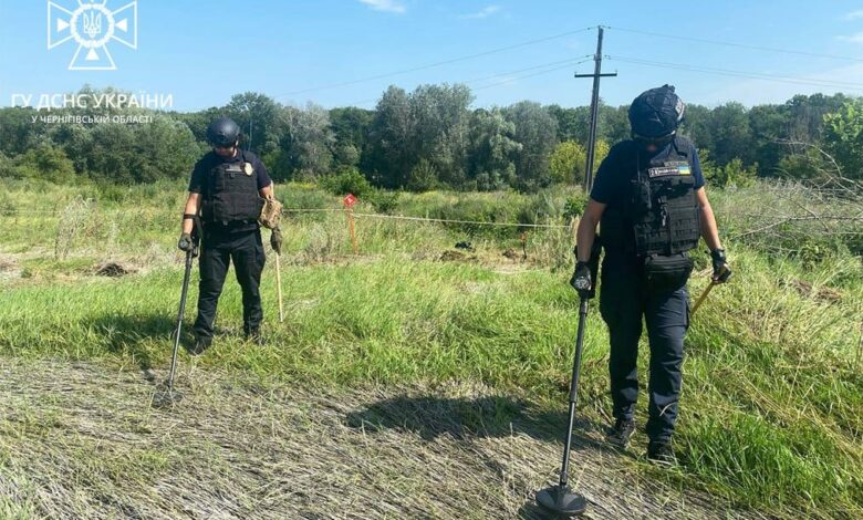 Сапери Чернігівщини продовжують розмінування деокупованих територій від російських боєприпасів