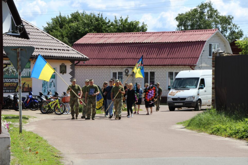 Сновщина провела в останній путь героя