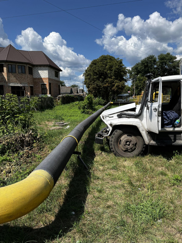 У Ніжині автівка в’їхала в газову трубу: більше як дві тисячі абонентів – без газу (Фото)