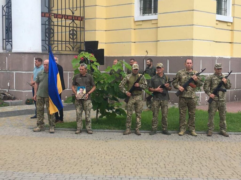 У Прилуках провели в останню путь військового ЗСУ Анатолія Гулака