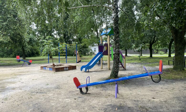 У селі на Чернігівщині відкрили дитячий майданчик (Фото)