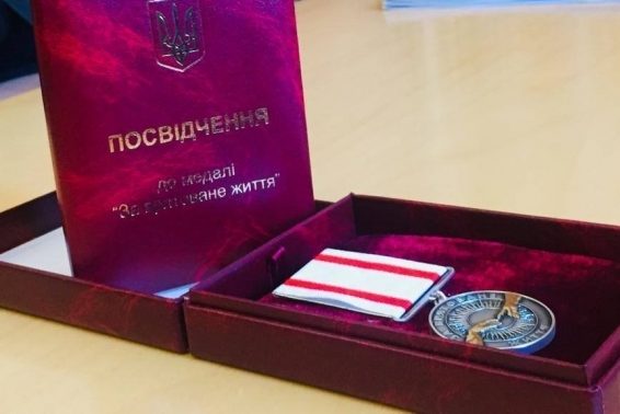 Зеленський відзначив державними нагородами медиків Чернігова й області