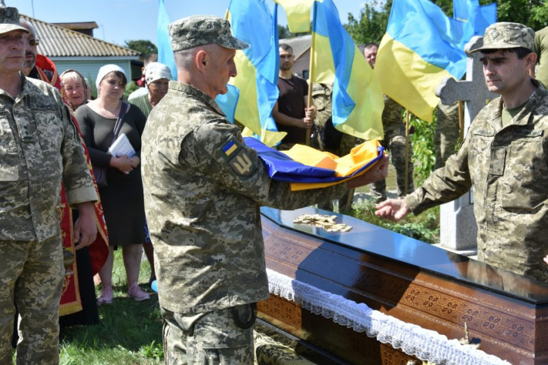 Чернігівщина провела в останній путь загиблого воїна