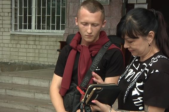 Чернігівські поліцейські допомогли повернути власниці загублені гроші, які вона збирала на лікування дитини (Відео)