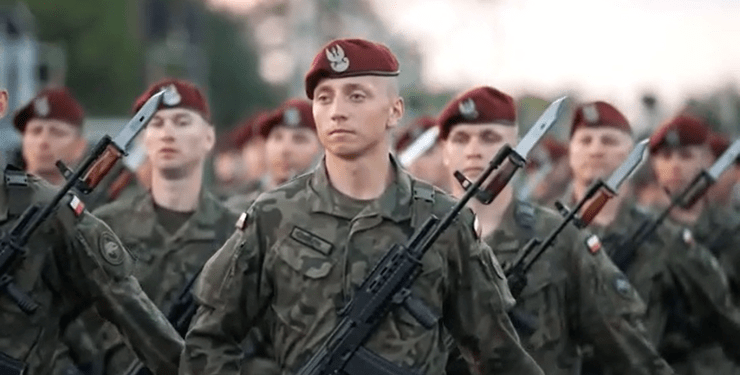 Військовий парад у Польщі в день Війська Польського – актуальне висвітлення на сайті інформаційної агенції SUNDRIES