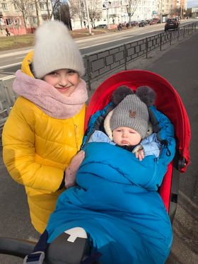 «Я продала свою картину і задонатила гроші у благодійний фонд»: історія 10-річної чернігівки Анастасії, яка з дитинства волонтерить і мріє про зустріч із Залужним