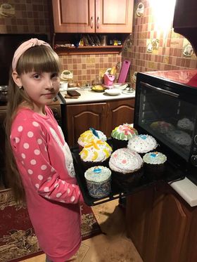 «Я продала свою картину і задонатила гроші у благодійний фонд»: історія 10-річної чернігівки Анастасії, яка з дитинства волонтерить і мріє про зустріч із Залужним