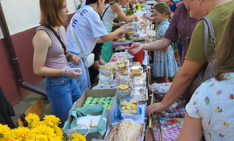 На благодійному ярмарку у менській школі зібрали понад 37 тисяч гривень (Фото)