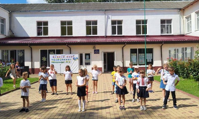 На благодійному ярмарку у менській школі зібрали понад 37 тисяч гривень (Фото)