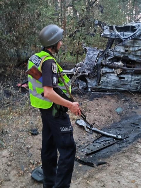 На Чернігівщині на міні підірвався автомобіль: двоє людей загинули, діти госпіталізовані 