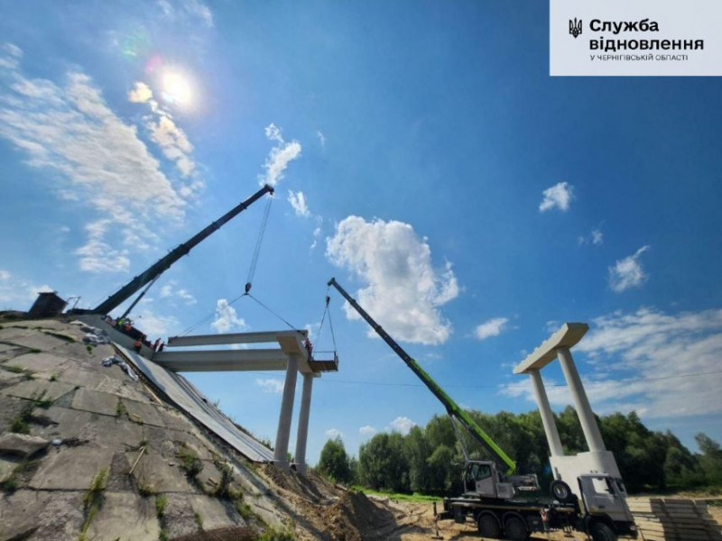 На Чернігівщині почалося відновлення мосту через річку Десна