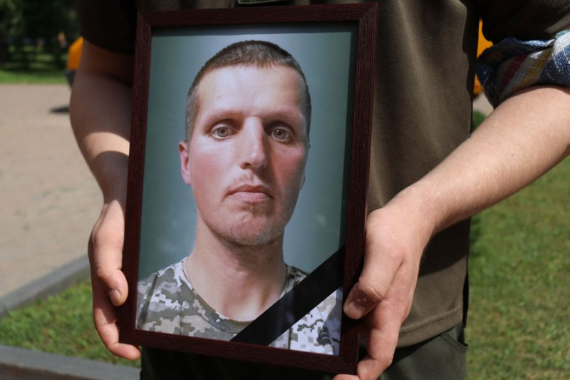 На Чернігівщині попрощались із загиблим захисником України