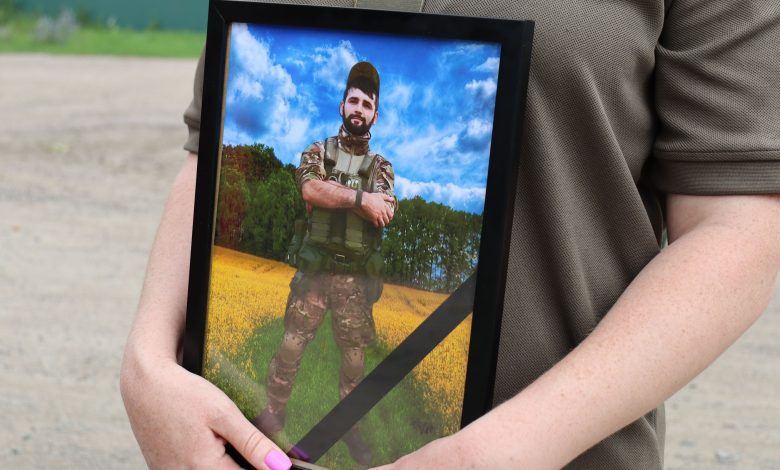 На Чернігівщині попрощалися з загиблим захисником України Русланом Степулою