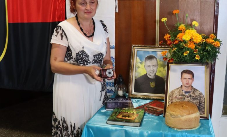 На Чернігівщині представили виставку робіт загиблого на фронті Героя (Фото)