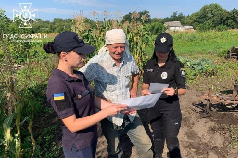 На Чернігівщині рятувальники проводять профілактичні рейди щодо запобігання пожежам