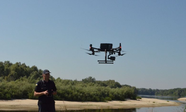 На Чернігівщині у Десні тривають пошуки дівчини, яка потонула (Фото)