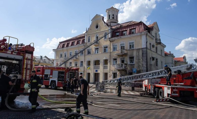 На місці ракетного удару у Чернігові працювали 56 рятувальників (Фото)