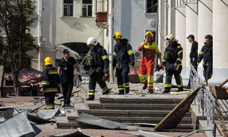 На місці ракетного удару у Чернігові працювали 56 рятувальників (Фото)